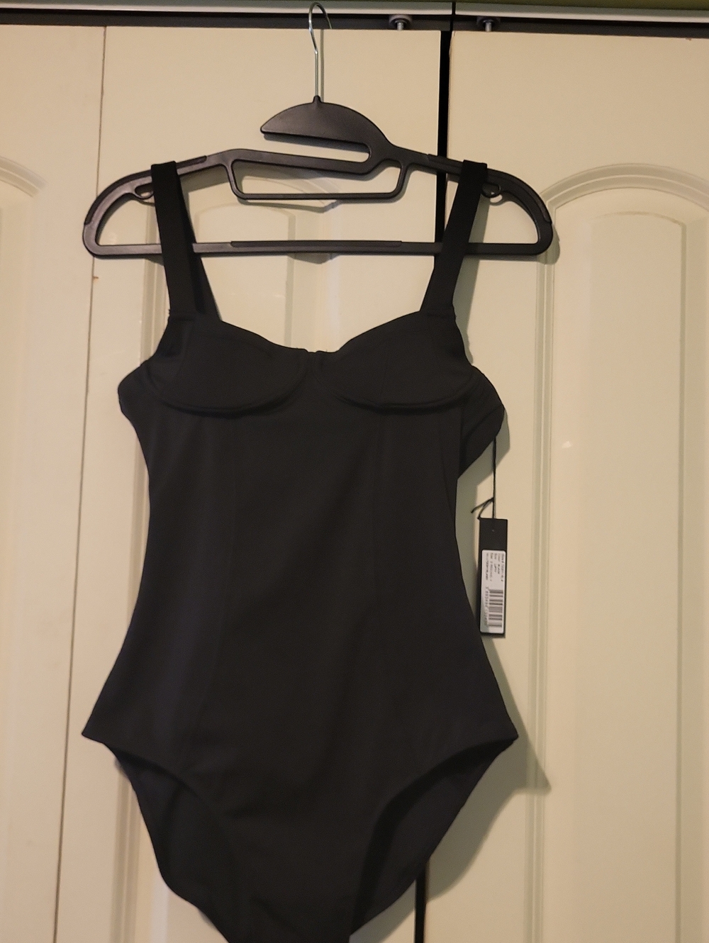 Ta3 Classic Black One-Piece Swimsuit with Structured Cups